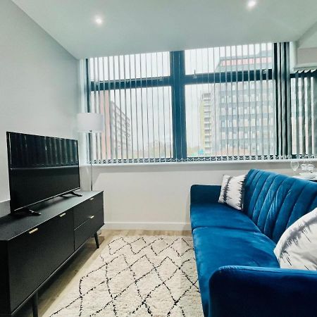 Lovely Studio Apartment With Free Parking Included! Manchester Eksteriør bilde