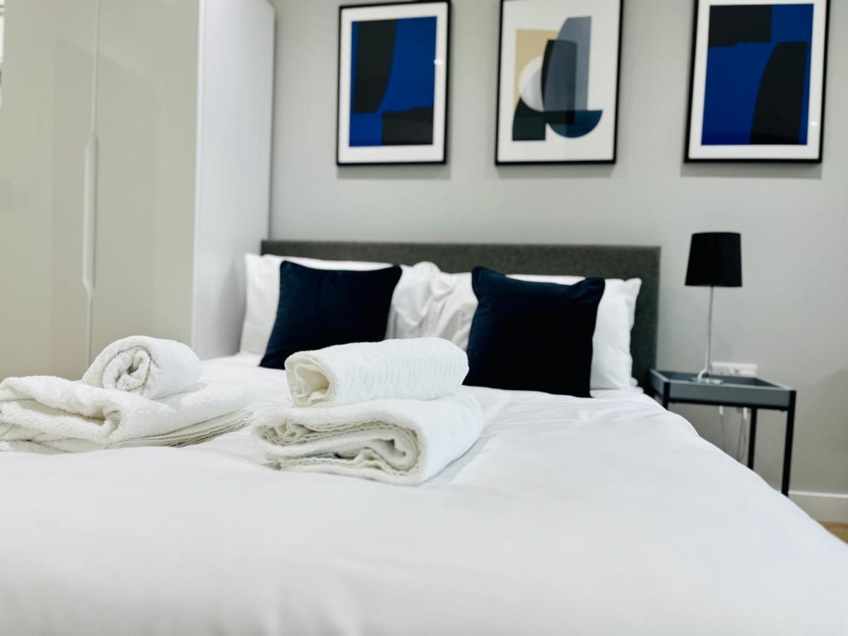 Lovely Studio Apartment With Free Parking Included! Manchester Eksteriør bilde