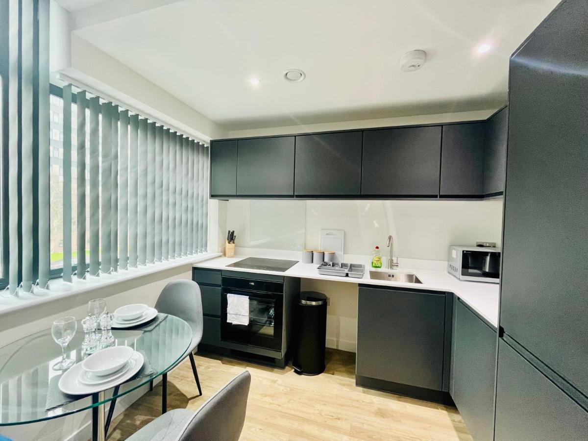 Lovely Studio Apartment With Free Parking Included! Manchester Eksteriør bilde
