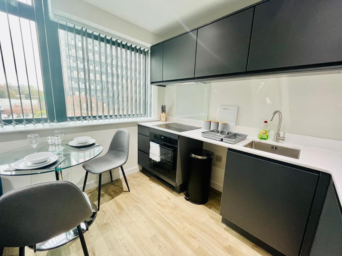 Lovely Studio Apartment With Free Parking Included! Manchester Eksteriør bilde