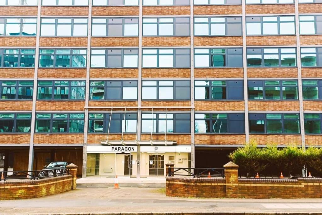 Lovely Studio Apartment With Free Parking Included! Manchester Eksteriør bilde